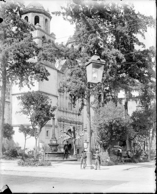 Iglesia de la Compañía y atrio jardín, Morelia
