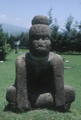 MONUMENTO 1, FIGURA SEDENTE