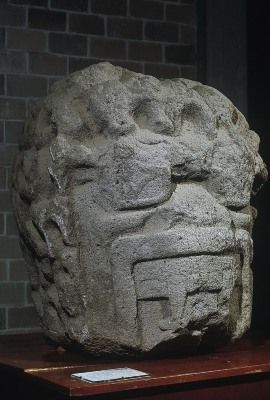 MONUMENTO 2, CABEZA