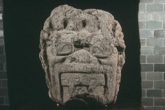 MONUMENTO 2, CABEZA