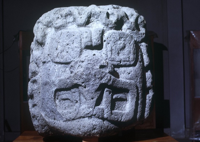 MONUMENTO 1, CABEZA