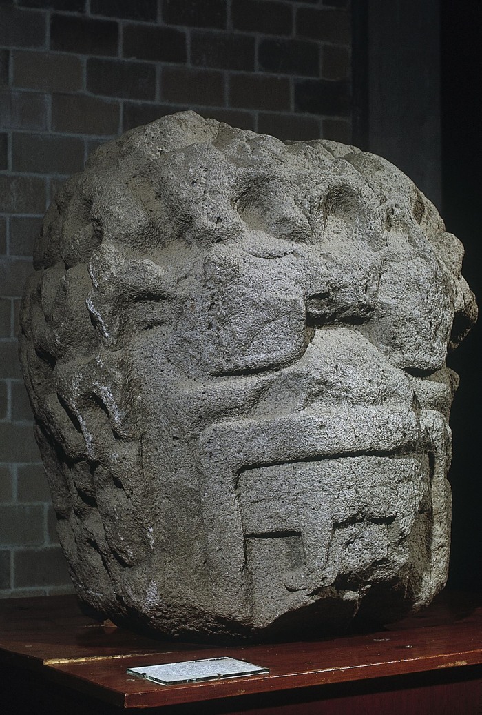 MONUMENTO 2, CABEZA