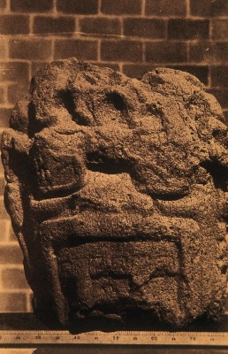 MONUMENTO 2, CABEZA