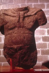 MONUMENTO 6, TORSO