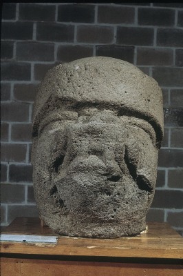 MONUMENTO 5, CABEZA COLOSAL