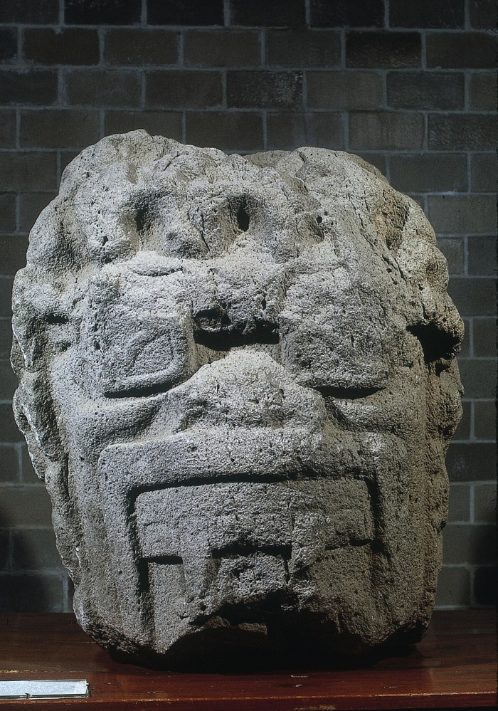 MONUMENTO 2, CABEZA