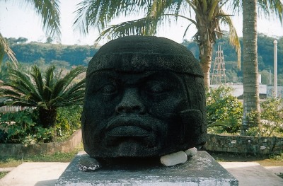 MONUMENTO Q, CABEZA