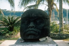 MONUMENTO Q, CABEZA
