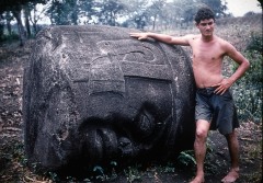 MONUMENTO A, CABEZA