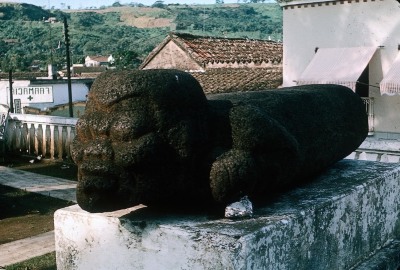MONUMENTO F, ESPIGA ANTROPOMORFA