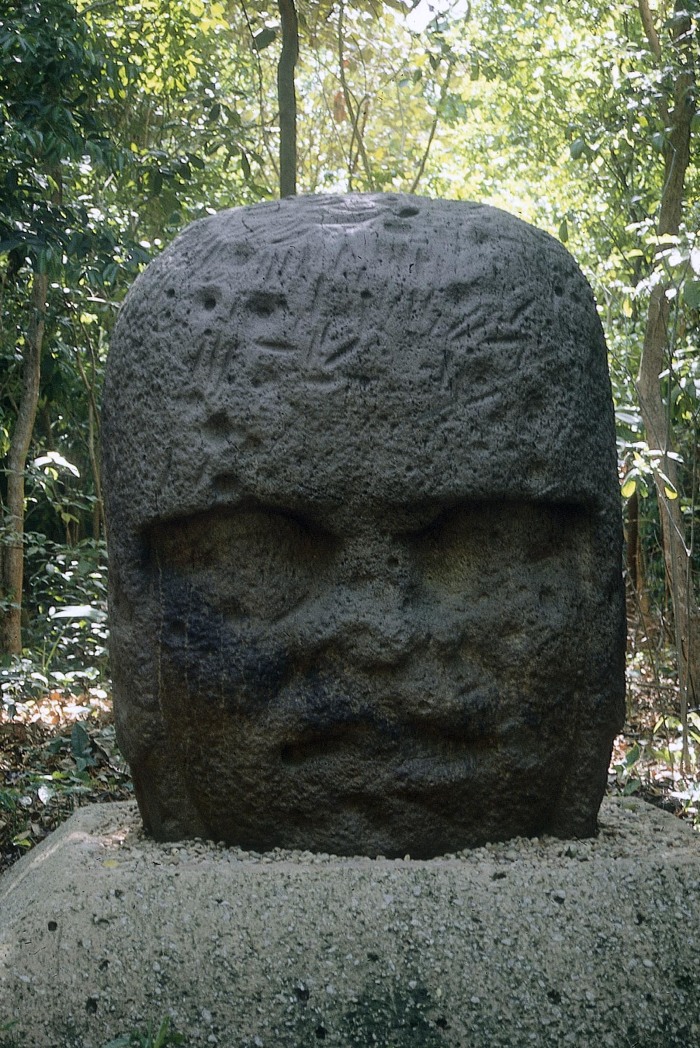 MONUMENTO 3, CABEZA
