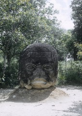 MONUMENTO 4, CABEZA