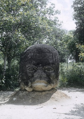 MONUMENTO 4, CABEZA