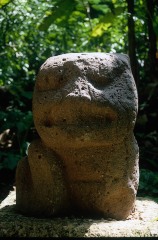 MONUMENTO 60, FIGURA SEDENTE