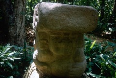 MONUMENTO 59, FIGURA HUMANA-FELINA