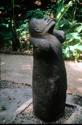 MONUMENTO 56, MONO
