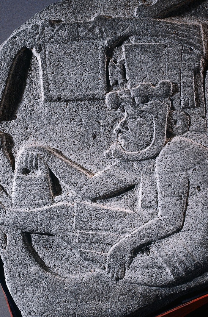 MONUMENTO 19, FIGURA HUMANA CON SERPIENTE