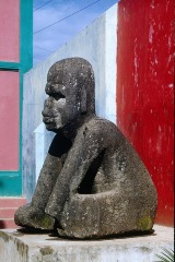 MONUMENTO 8, FIGURA HUMANA SENTADA