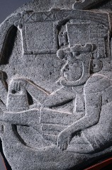 MONUMENTO 19, FIGURA HUMANA CON SERPIENTE