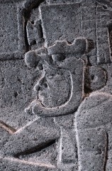 MONUMENTO 19, FIGURA HUMANA CON SERPIENTE