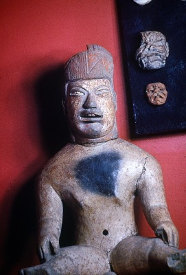 FIGURA ANTROPOMORFA TIPO BABY FACE