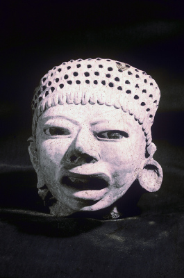 ESCULTURA ANTROPOMORFA MASCULINA