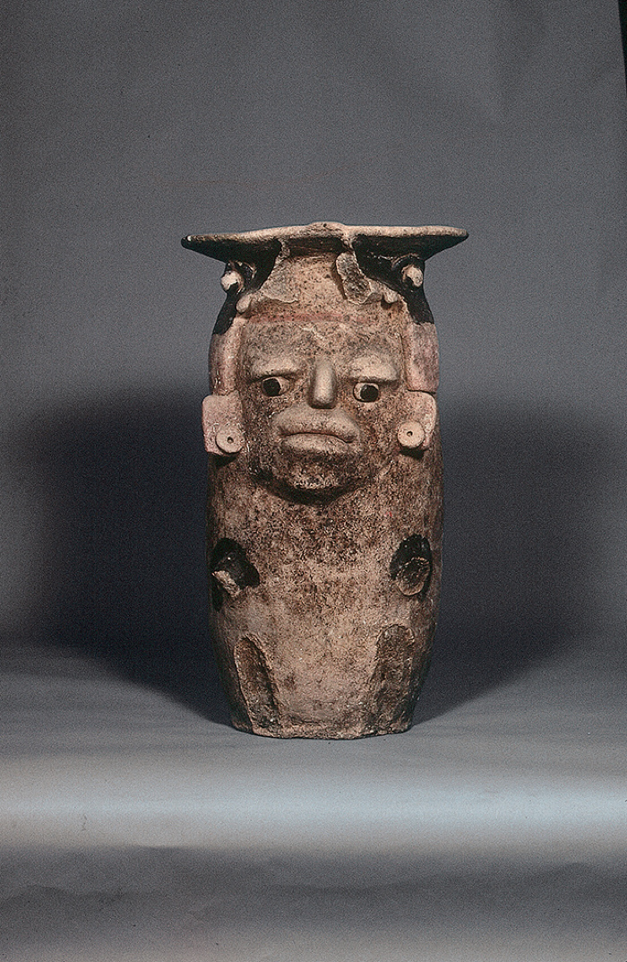 ESCULTURA ANTROPOMORFA MASCULINA