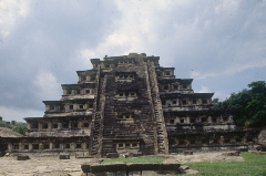PIRAMIDE DE LOS NICHOS