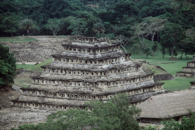 PIRAMIDE DE LOS NICHOS