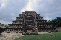 PIRAMIDE DE LOS NICHOS