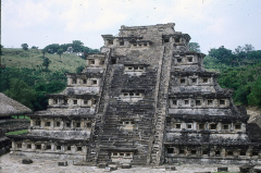 PIRAMIDE DE LOS NICHOS