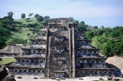 PIRAMIDE DE LOS NICHOS