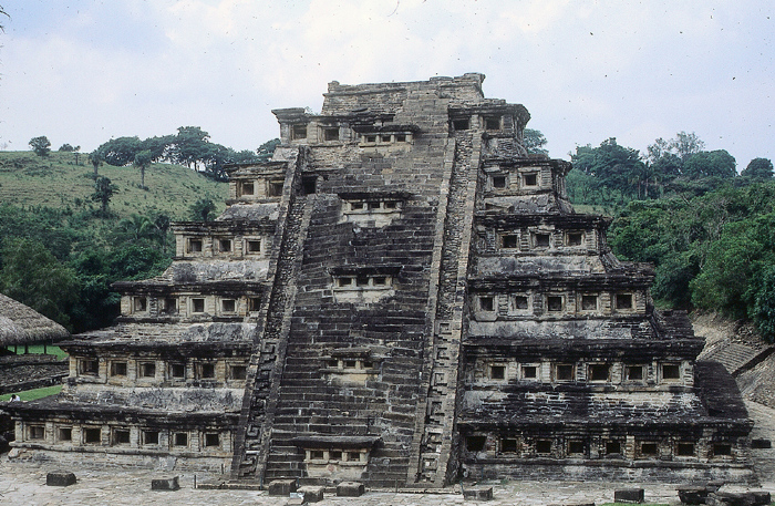 PIRAMIDE DE LOS NICHOS