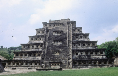 PIRAMIDE DE LOS NICHOS