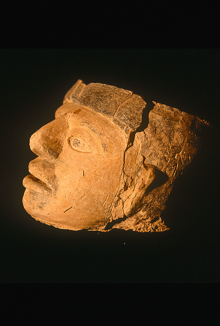 ROSTRO MODELADO EN ESTUCO