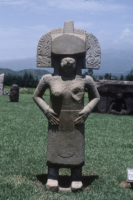 ESCULTURA ANTROPOMORFA FEMENINA