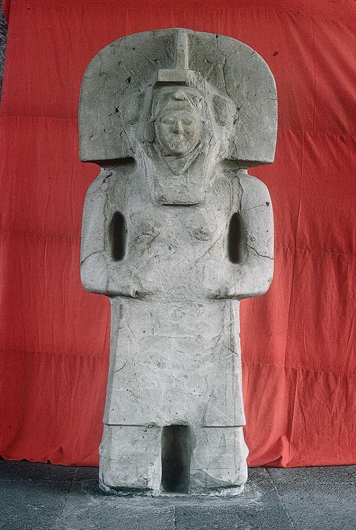 ESCULTURA ANTROPOMORFA FEMENINA