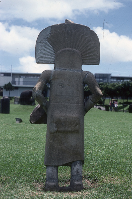 ESCULTURA ANTROPOMORFA FEMENINA