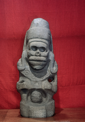ESCULTURA ANTROPOMORFA MASCULINA