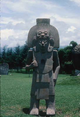 ESCULTURA ANTROPOMORFA MASCULINA