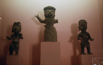 ESCULTURA ANTROPOMORFA FEMENINA