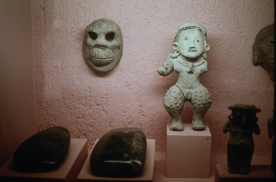 ESCULTURA ANTROPOMORFA FEMENINA