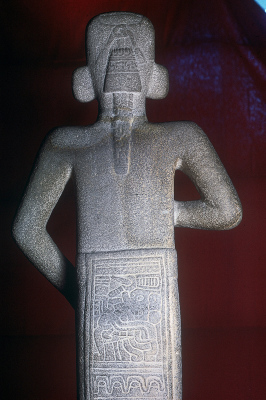 ESCULTURA ANTROPOMORFA MASCULINA
