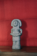 ESCULTURA ANTROPOMORFA FEMENINA