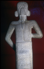 ESCULTURA ANTROPOMORFA MASCULINA
