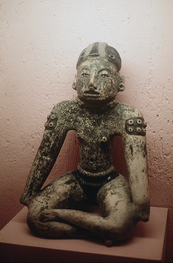 ESCULTURA ANTROPOMORFA FEMENINA