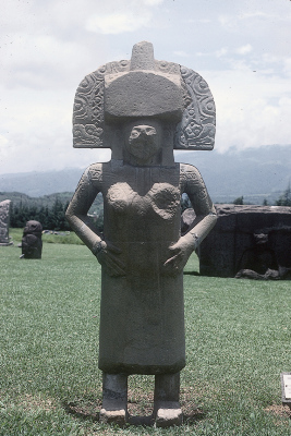 ESCULTURA ANTROPOMORFA FEMENINA
