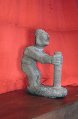 ESCULTURA ANTROPOMORFA MASCULINA