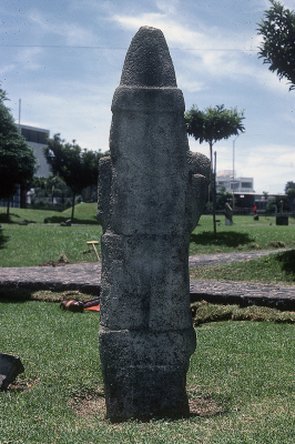 ESCULTURA ANTROPOMORFA MASCULINA