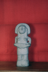 ESCULTURA ANTROPOMORFA FEMENINA